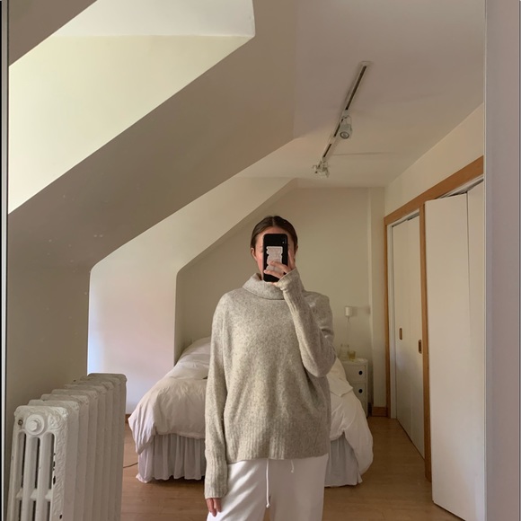 Community Plutarch Sweater - Picture 3 of 5